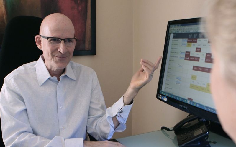 Dr. Brad Rachman meeting with an integrative medicine patient
